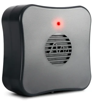 Repelente de ratos móvel portátil a pilhas sobre fundo branco – tecnologia ultrassónica sem químicos para afastar ratos naturalmente.