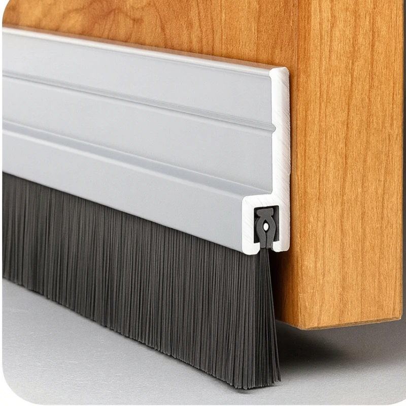 burlete anti ratos instalado na porta de madeira com vedação contínua contra roedores